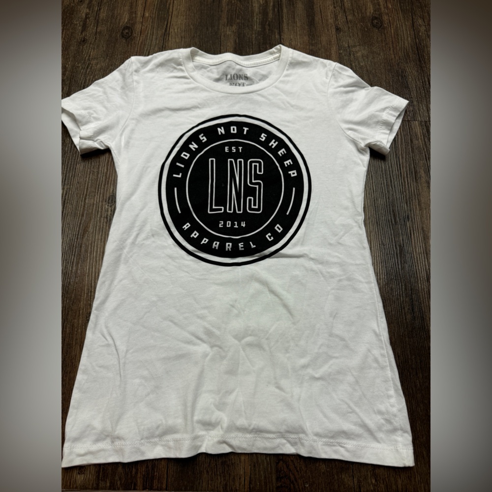 Lions not Sheep tee shirt white
